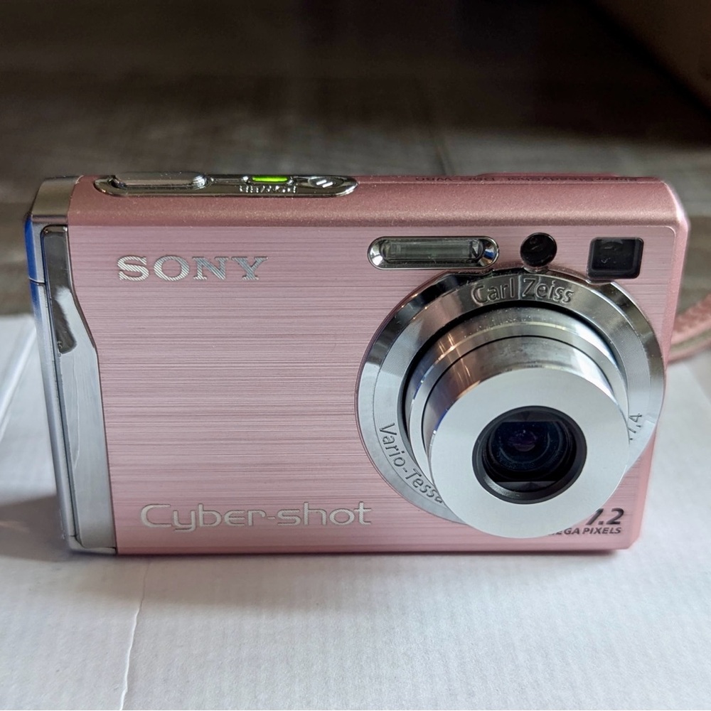 Sony Cyber-shot 7.2MP Digital Camera - Pink | Original Box, Charger, Case - Picture 3 of 10